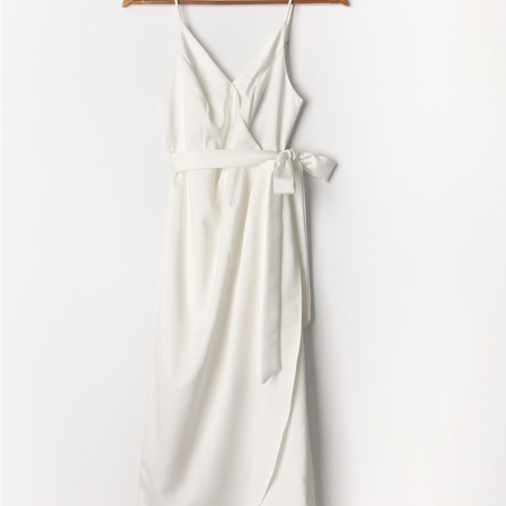 White satin dress - Picture 2 of 5